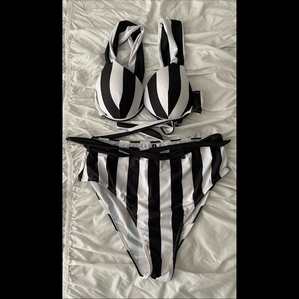 Swimsuit - Picture 3 of 5